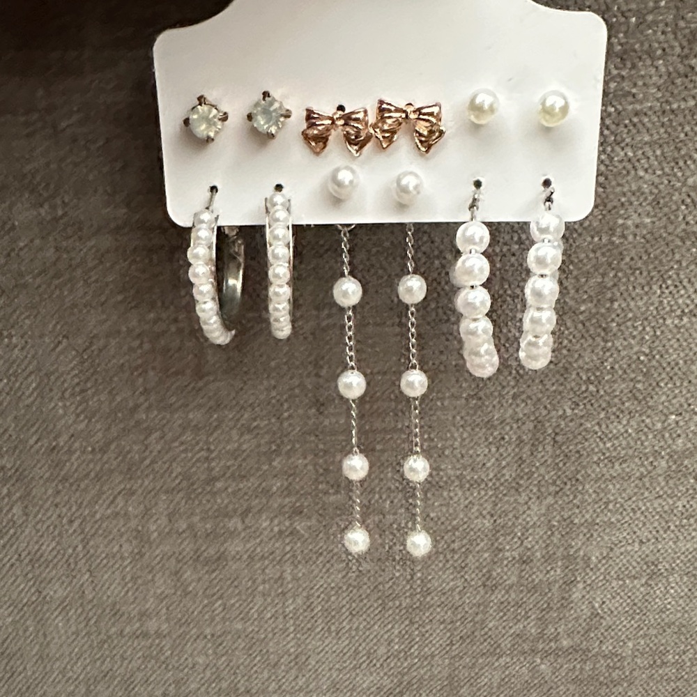 SHEIN Pearl and Gold Earring Set